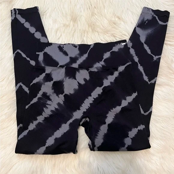 2 PIECE PINK VICTORIA’S SECRET BUNDLE TOP & LEGGINGS - Picture 6 of 13